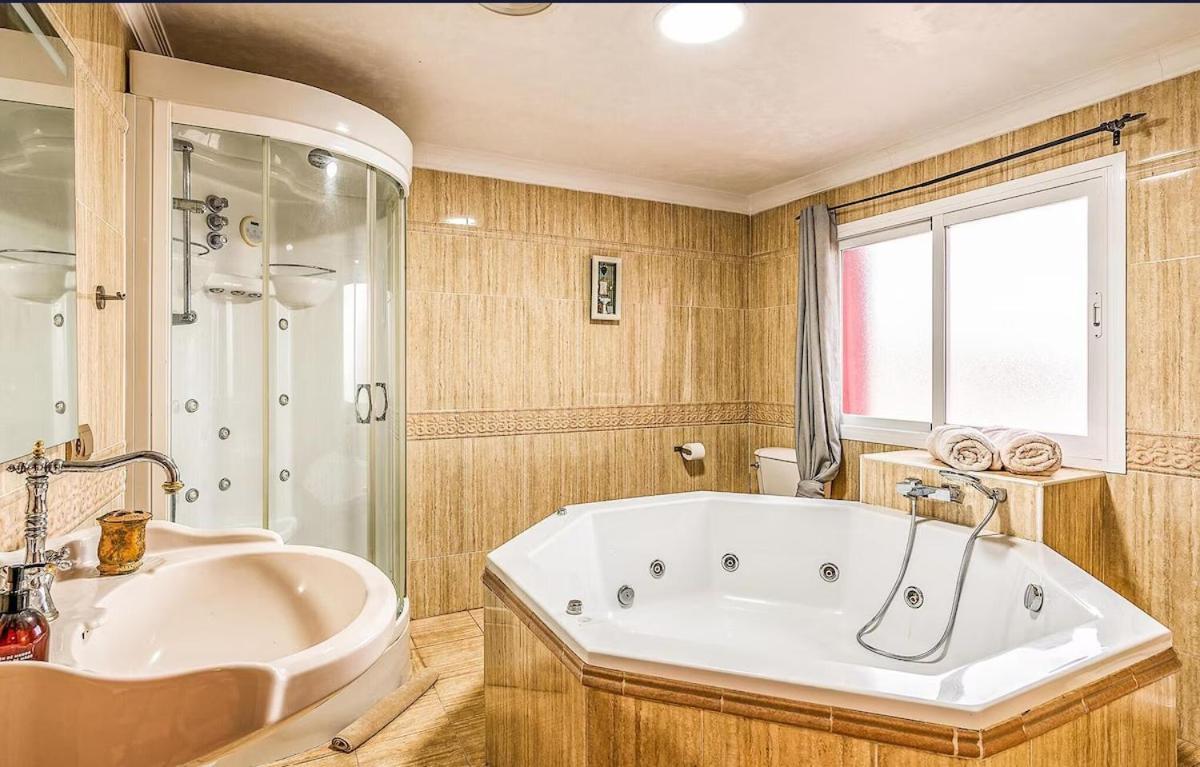 Majestic Villa By The Beach Heated Private Pool & Jacuzzi Benalmádena Exterior photo