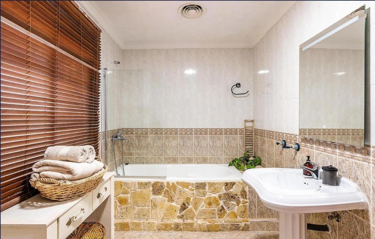 Majestic Villa By The Beach Heated Private Pool & Jacuzzi Benalmádena Exterior photo