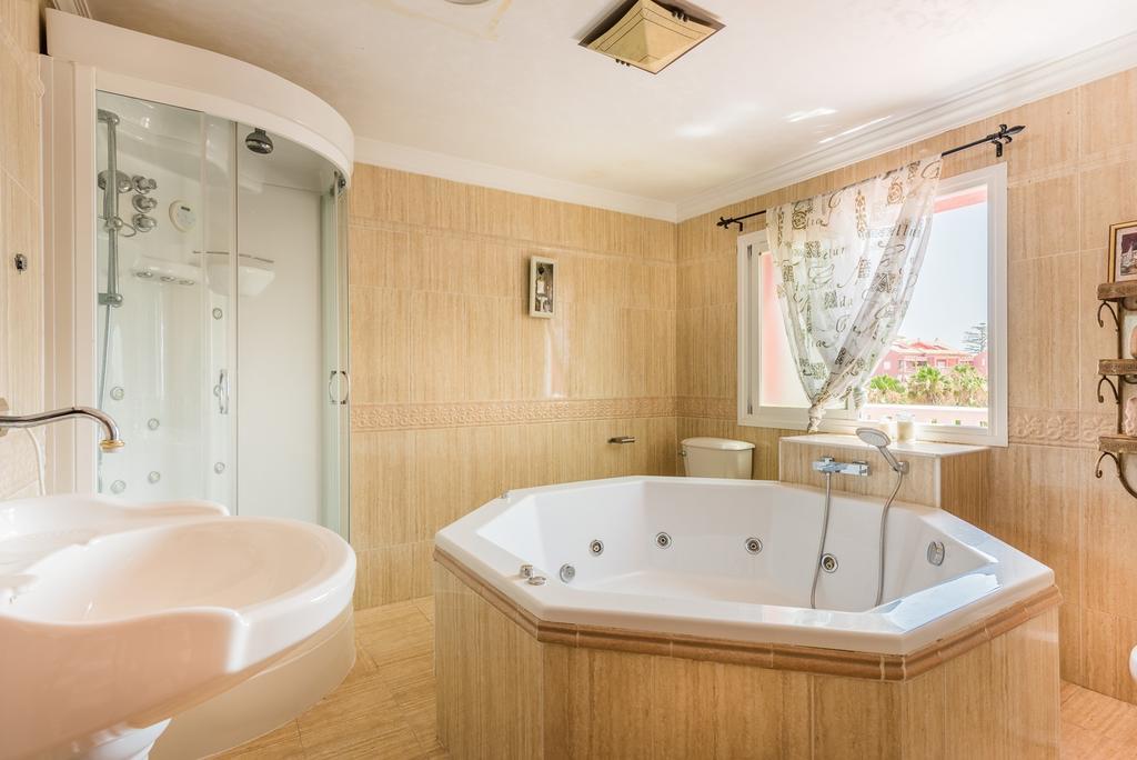 Majestic Villa By The Beach Heated Private Pool & Jacuzzi Benalmádena Exterior photo